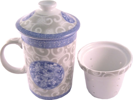 Mug chinois crème en porcelaine avec fleurs bleues