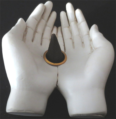 Porte encens blanc mains ouvertes 11cm
