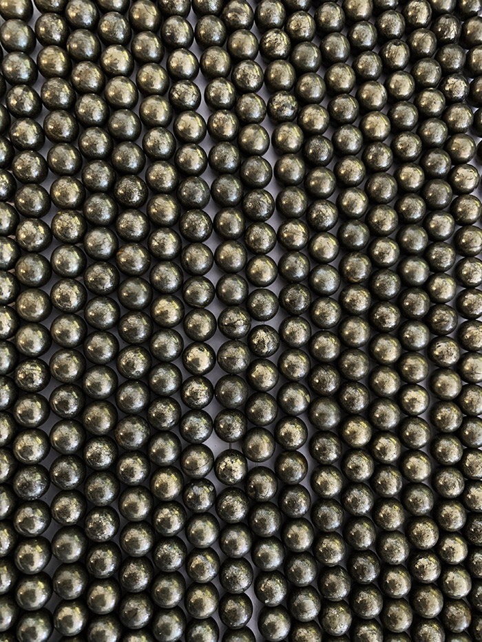 Pyrite A perles 8mm sur fil 40cm