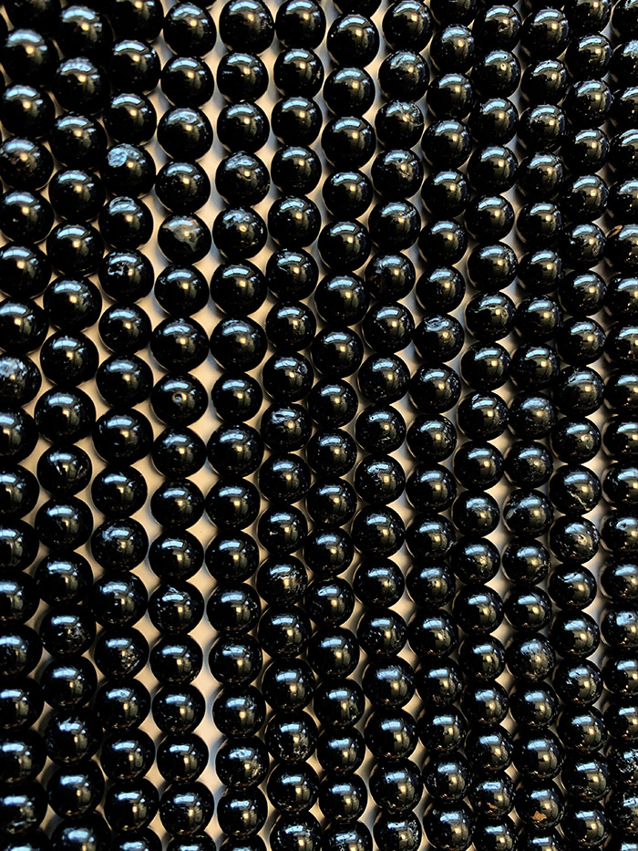 Tourmaline noire A perles 5-6mm sur fil 40cm