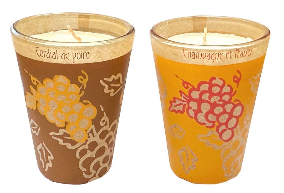Boite de 2 Bougies Maroma en verre Champagne et Fraises - Cordial de Poire 70g chez Arabesk