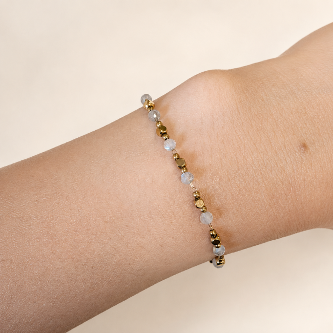 Bracelet Énergie en Labradorite AA – Perles Dorées chez Arabesk
