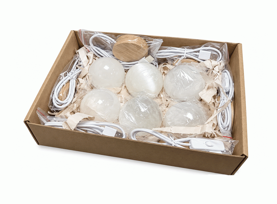 Lot de 6 Boules de Sélénite 6 cm avec Socles LED Multicolores USB chez Arabesk