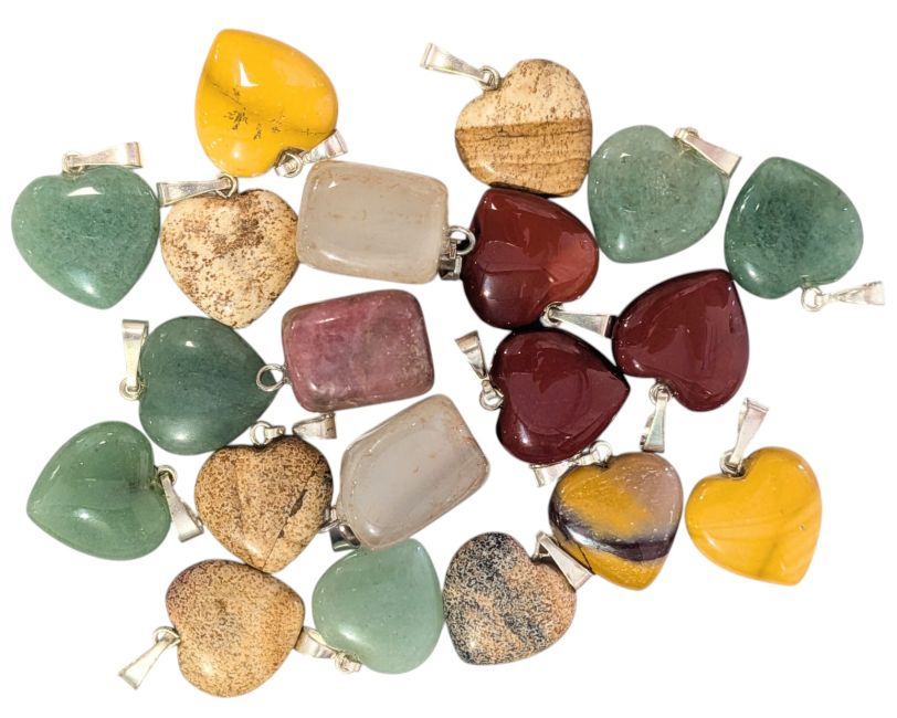 Lot unique de 20 pendentifs en pierres naturelles chez Arabesk