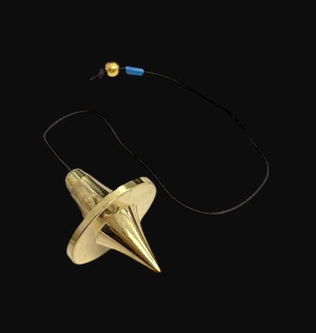 Pendule UFO en Laiton chez Arabesk|fr