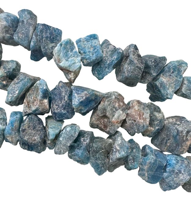 Blauer Apatit A Rohsteine 13-20 mm auf einem 40 cm Faden