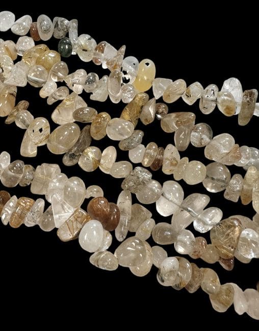 Quartz Cristal de Roche Rutile chips 3-8mm sur fil 80cm