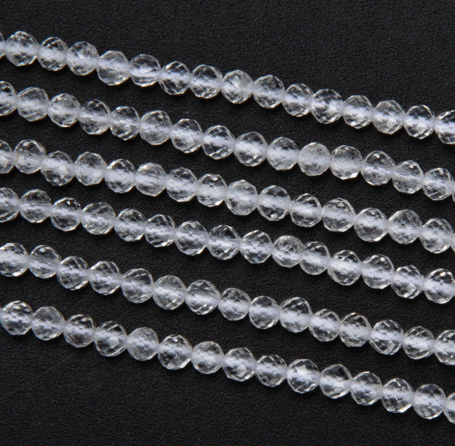 Facettierter Bergkristall A 3 mm Perlen auf 40 cm Draht