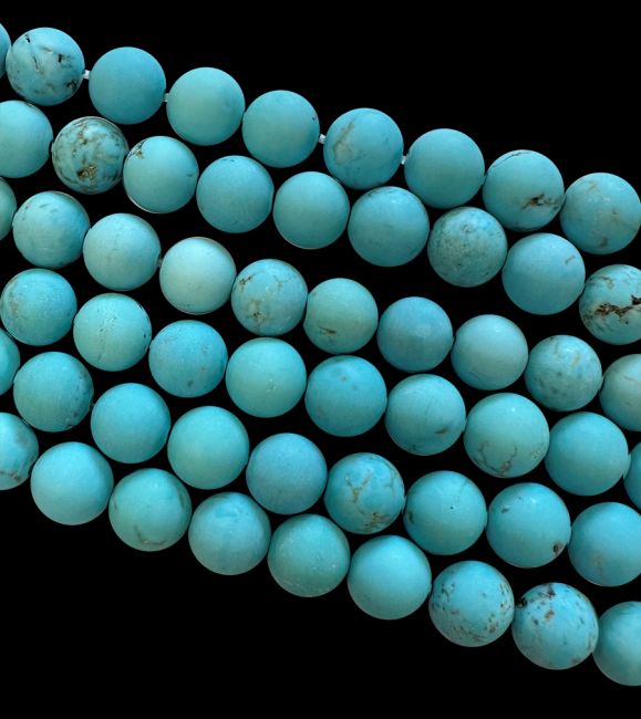 Turquénite Howlite naturelle teintée A perles mates 8mm sur fil 40cm