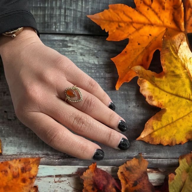 Bague en bronze ajustable goute avec pierre semi précieuse