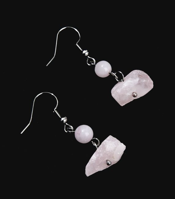 Boucles d'Oreilles Argentées en Acier Inoxydable Quartz Rose Brut A 3.5cm