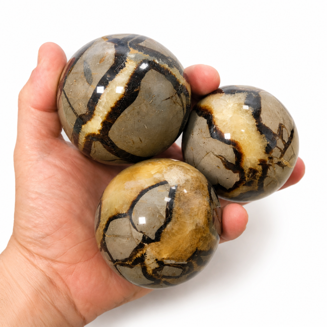 3 Sphères en Septaria poli 1.330kg chez Arabesk