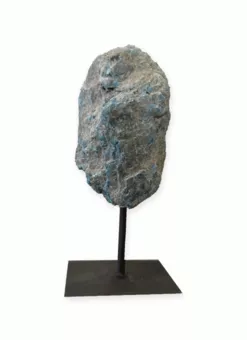 Apatite Bleue A Brute sur Socle en Métal Noir 17-20 cm 600-800 g