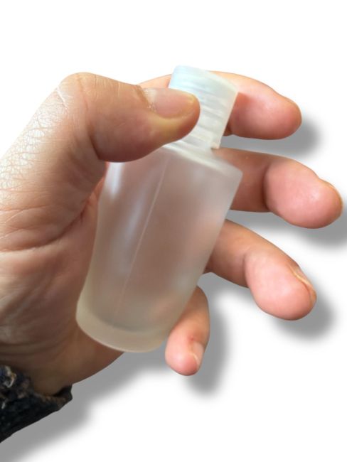 Flacon en verre givré avec pompe 50ML chez Arabesk|fr