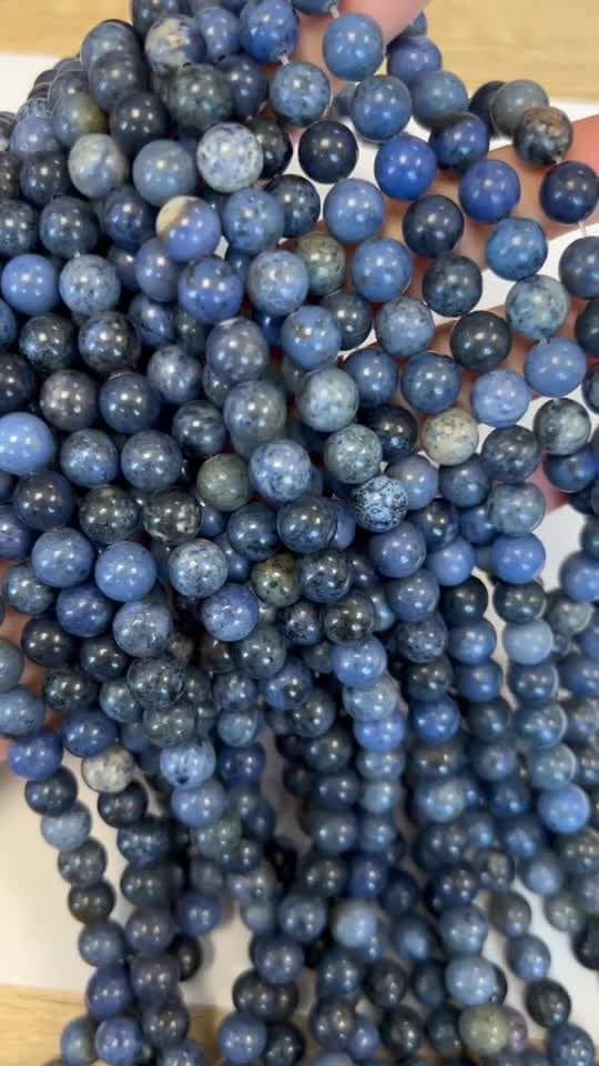 Dumotierite A perles 8.5mm sur fil 40cm