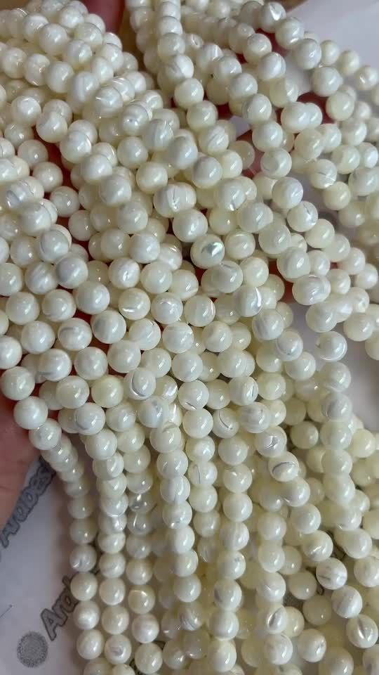 Nacre blanche A perles 8mm sur fil 40cm