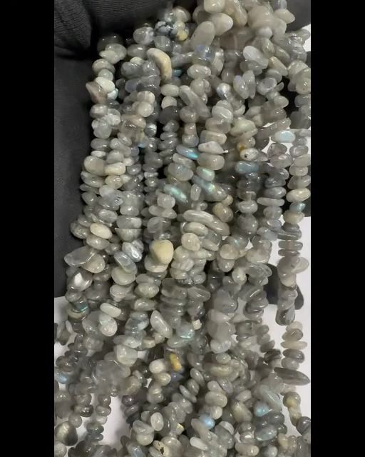 Labradorite A chips 3-8mm sur fil 80cm