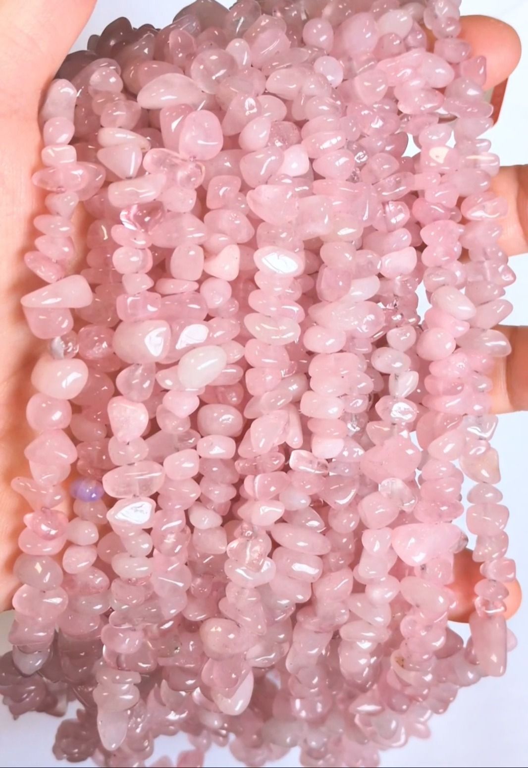 Quartz Rose A chips 5-8mm sur fil 80cm