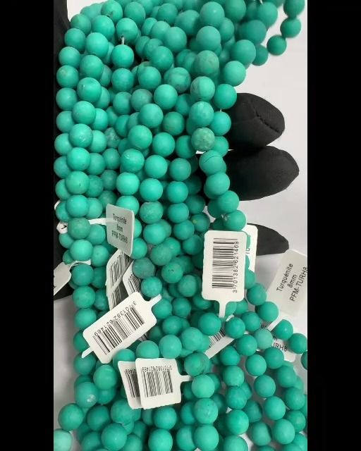 Turquénite Howlite naturelle teintée A perles mates 8mm sur fil 40cm