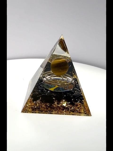 Orgonite Pyramide Oeil de Tigre et Obsidienne Noire Arbre de Vie & Spirale