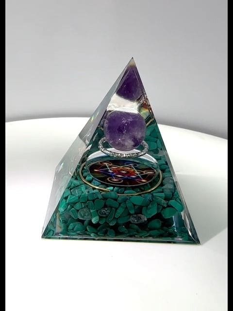 Orgonite Pyramide Amethyste & Malachite Métatron